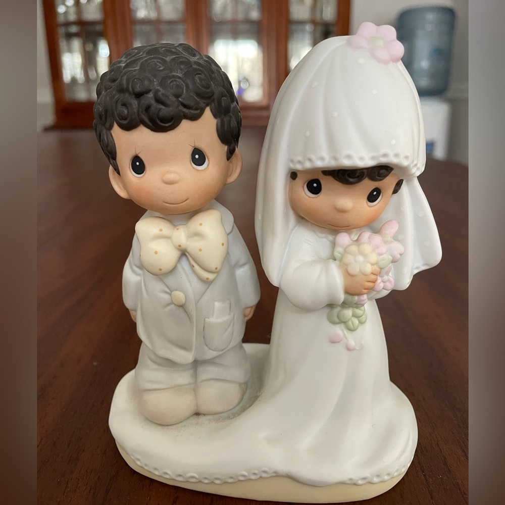 Precious Moments RARE bride and groom dark haired cake topper!